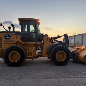2019 DEERE  624L