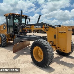 2021 DEERE  670GP