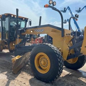 2018 DEERE  770GP