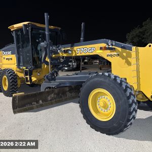 2019 DEERE 770GP