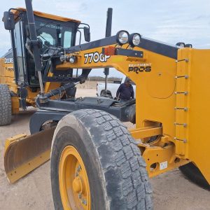 2019 DEERE 770GP
